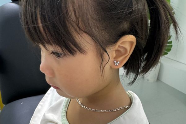 Bông tai dành cho học sinh